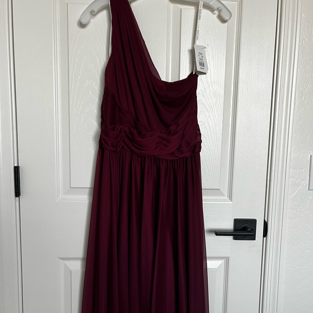 DAVIDS BRIDAL BRIDESMAID DRESS IN WINE